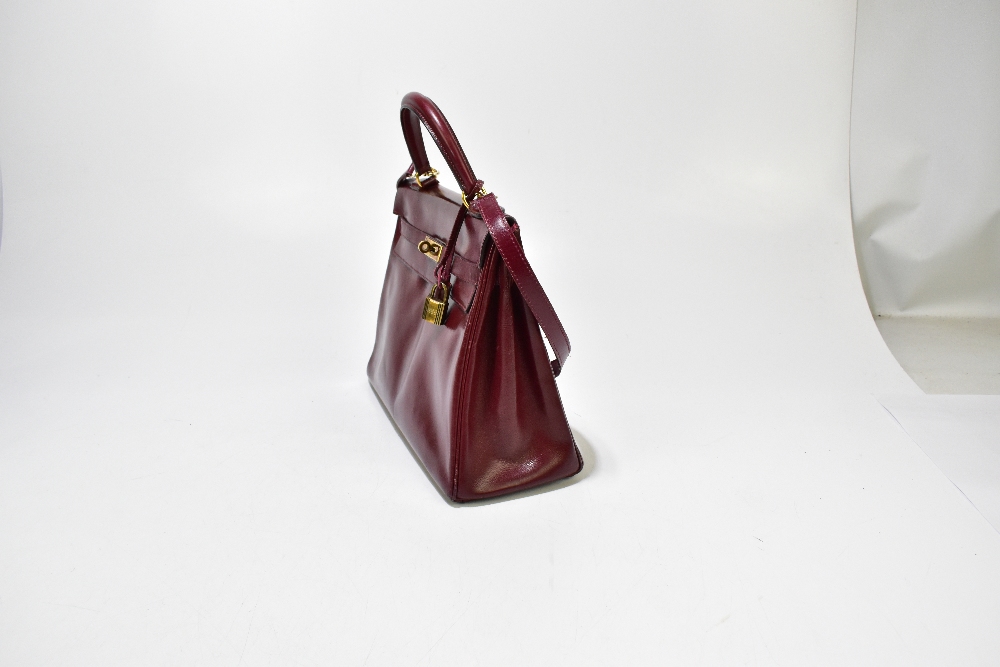 HERMES; a circa 1970s/80s red calfskin leather 'Sienne Epsom KELLY Retourne 32', with impressed ' - Image 4 of 6
