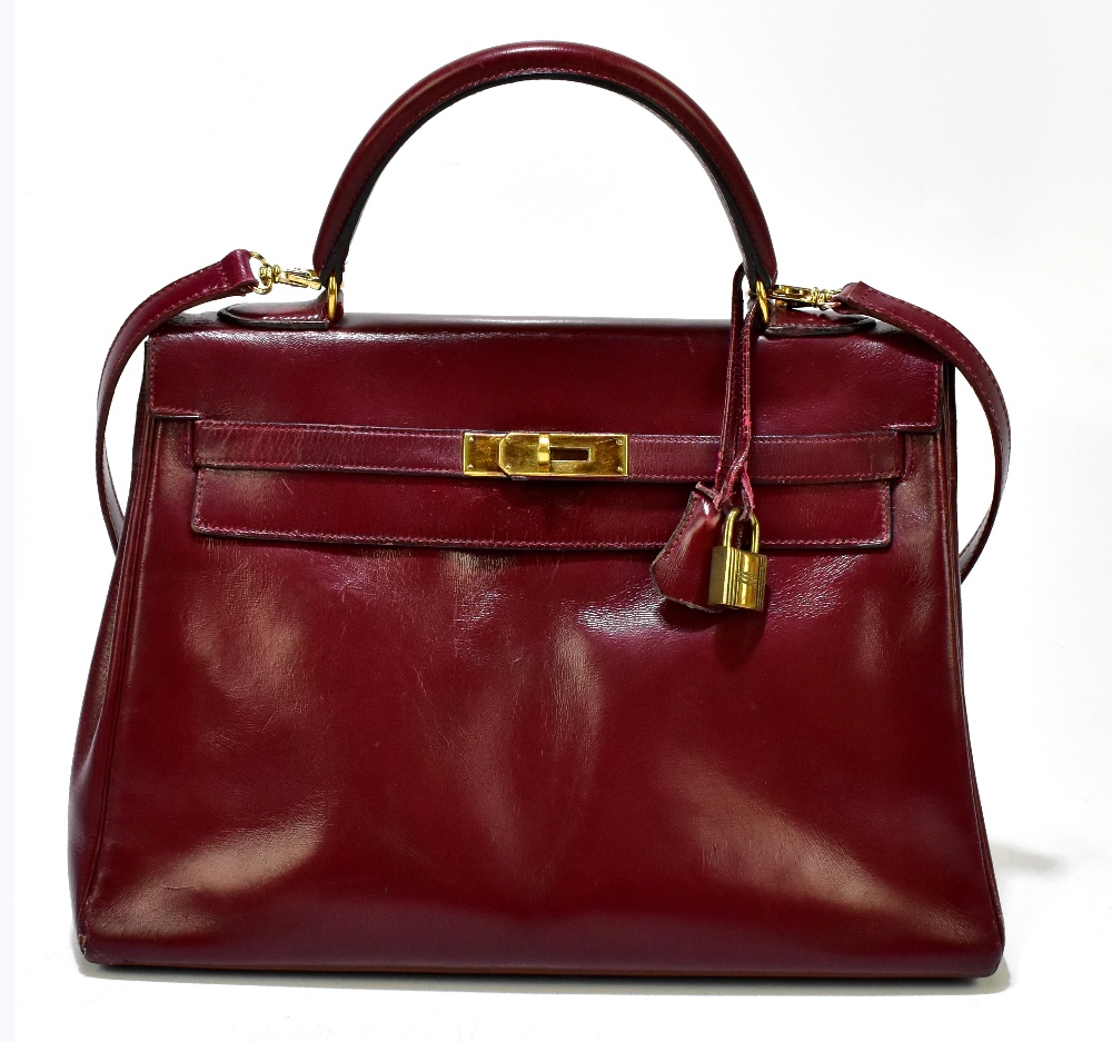 HERMES; a circa 1970s/80s red calfskin leather 'Sienne Epsom KELLY Retourne 32', with impressed '