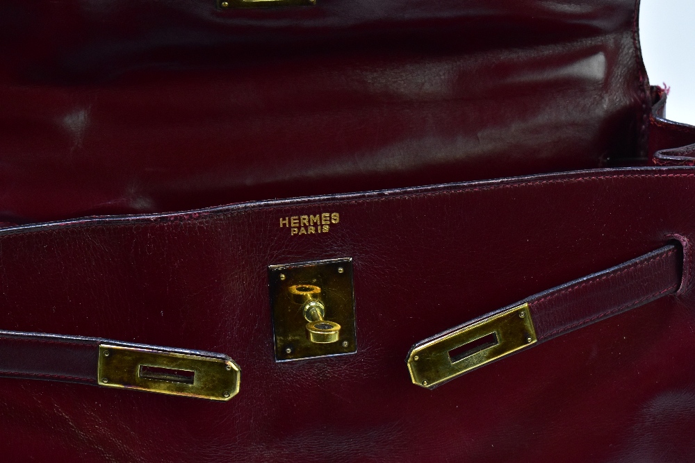 HERMES; a circa 1970s/80s red calfskin leather 'Sienne Epsom KELLY Retourne 32', with impressed ' - Image 6 of 6