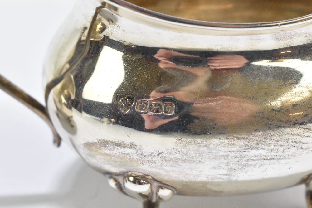 CHARLES EDWARD NIXON; an Edward VII hallmarked silver twin handled sugar bowl and cream jug, both on - Image 2 of 4