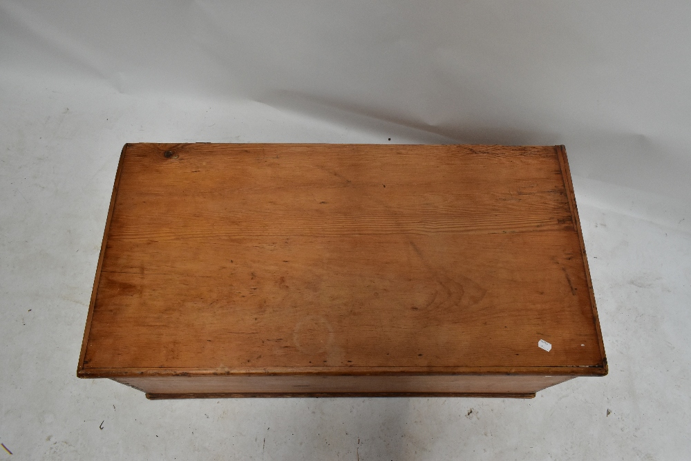 A late Victorian pine blanket box with hinged lid and twin side carrying handles, width 100cm. - Image 2 of 3