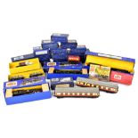 A collection of Hornby Dublo mainly boxes items to include EDL12 locomotive B.R.