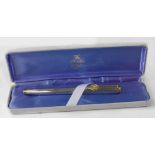 A cased Franklin Mint sterling silver fountain pen with Waterman 18ct gold nib.