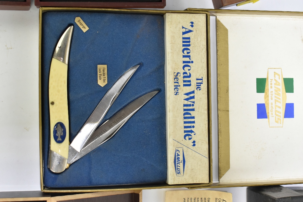 A group of boxed/cased collector's knives with two limited edition examples, including a limited - Image 5 of 8