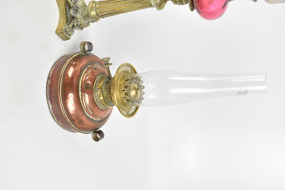 A 19th century brass oil lamp with cranberry glass reservoir raised on turned brass column - Image 5 of 5