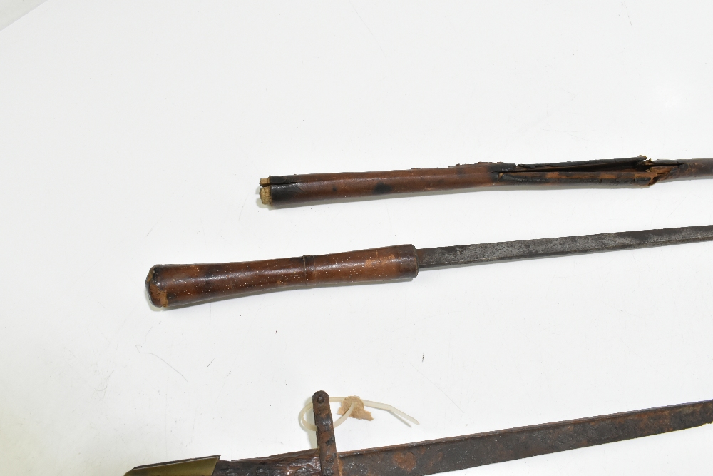 A machete, blade length 37cm, in leather scabbard, a bayonet (heavily worn) and a further blade (3). - Image 4 of 4