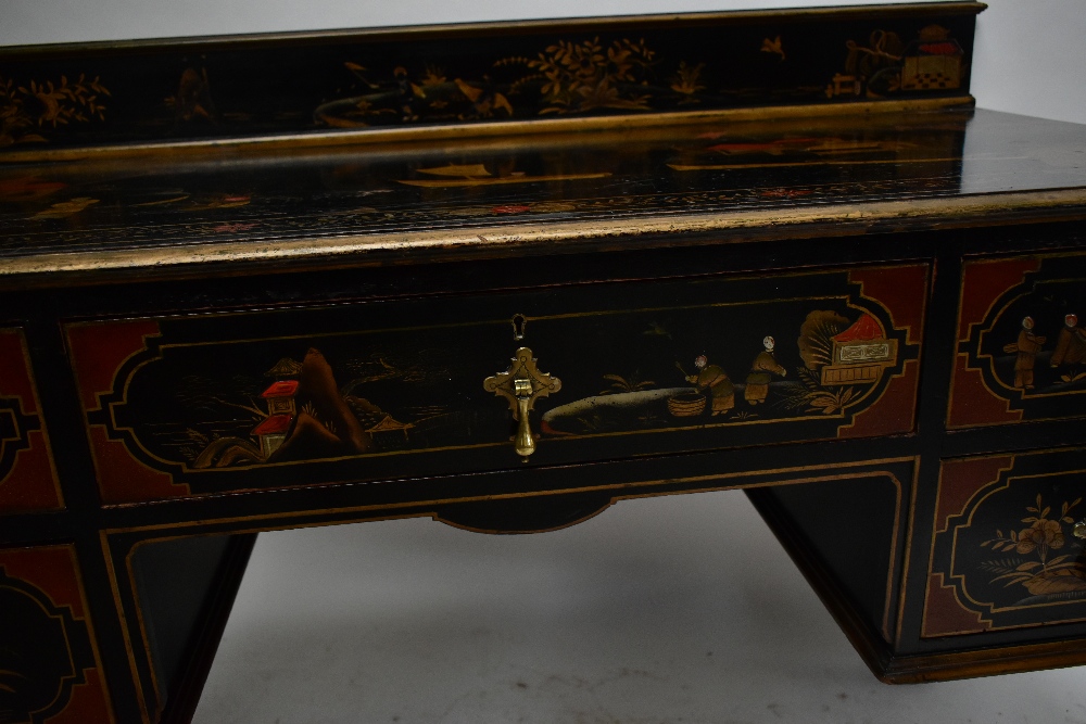 A early 20th century black lacquered kneehole writing table with gallery back, with chinoiserie - Image 4 of 5