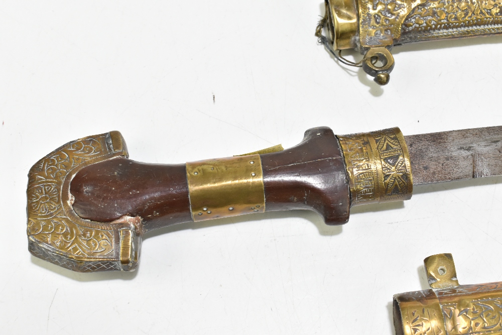 Two North East African/Middle Eastern jambiyas of typical form, both with brass scabbards, length of - Image 7 of 8