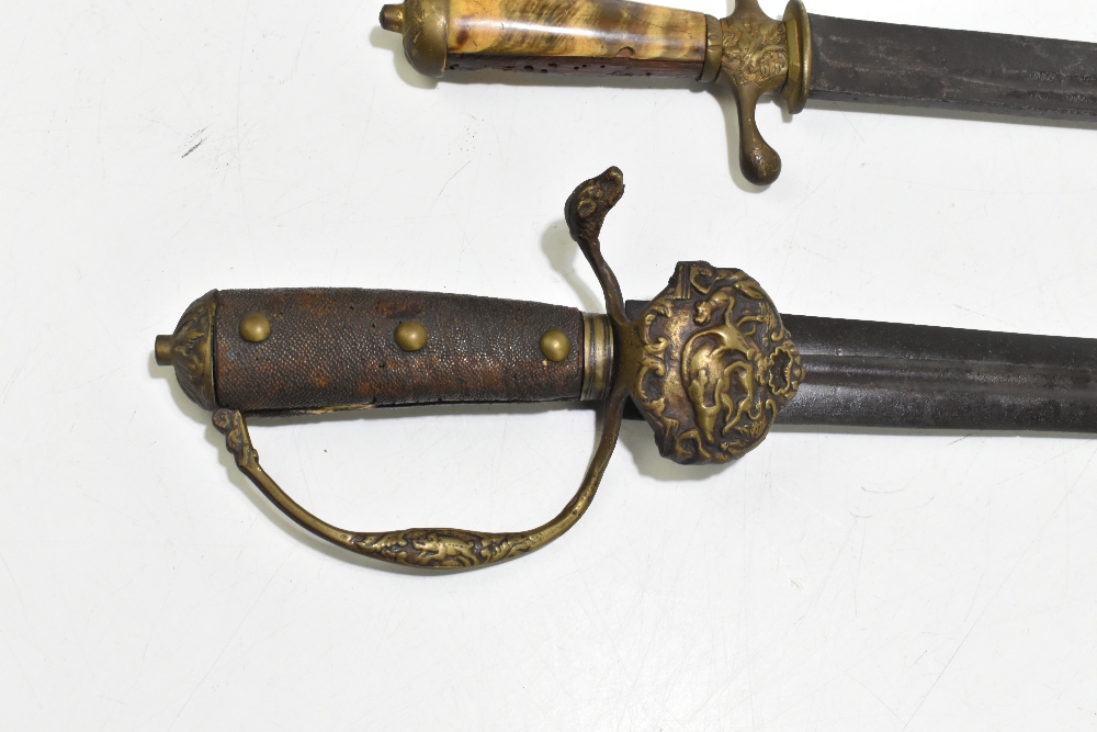 Two 19th century or earlier German hunting hangers, both bearing relief decoration, blade length - Image 2 of 6