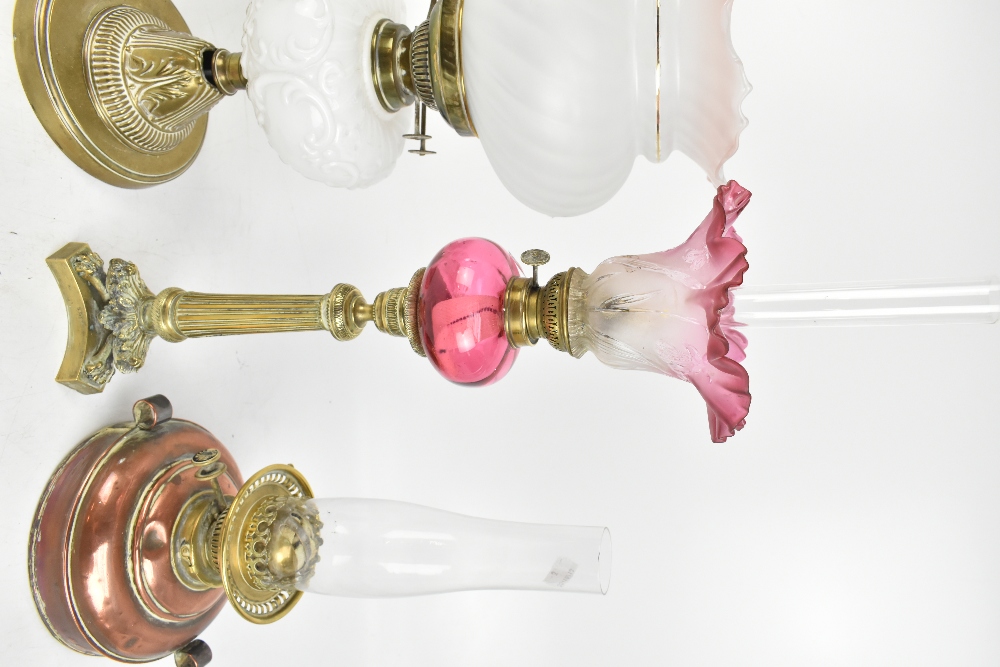 A 19th century brass oil lamp with cranberry glass reservoir raised on turned brass column - Image 3 of 5