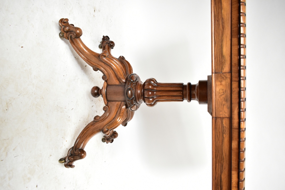 An early 19th century rosewood card table with carved detail on lobed column to four knee carved - Image 3 of 5