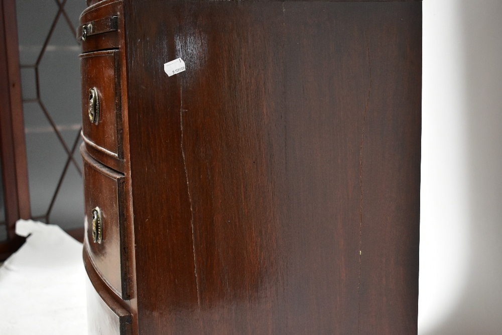 A reproduction mahogany bowfront chest on chest, the upper section with four drawers above brush - Image 4 of 4