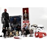 A quantity of Star Wars collectors' items to include figures,