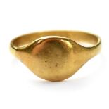 A gentlemen's 18ct gold signet ring with bank panel, size P, approx 4.7g.