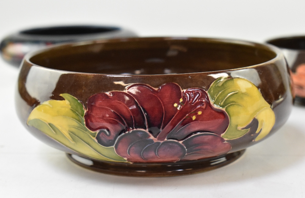 Three Moorcroft bowls, two brown ground with tube-lined hibiscus decoration, - Bild 3 aus 3