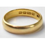 A hallmarked 22ct gold band ring, size S, approx 6.6g.