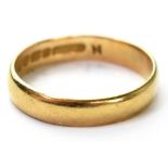 A hallmarked 22ct gold band ring, size N/O, approx 3.8g.