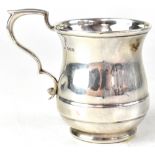 An Edwardian hallmarked silver children's mug, height 8.