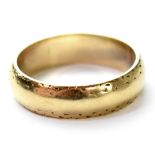 A hallmarked 9ct gold band ring with worn pattern, size N, approx 4g.