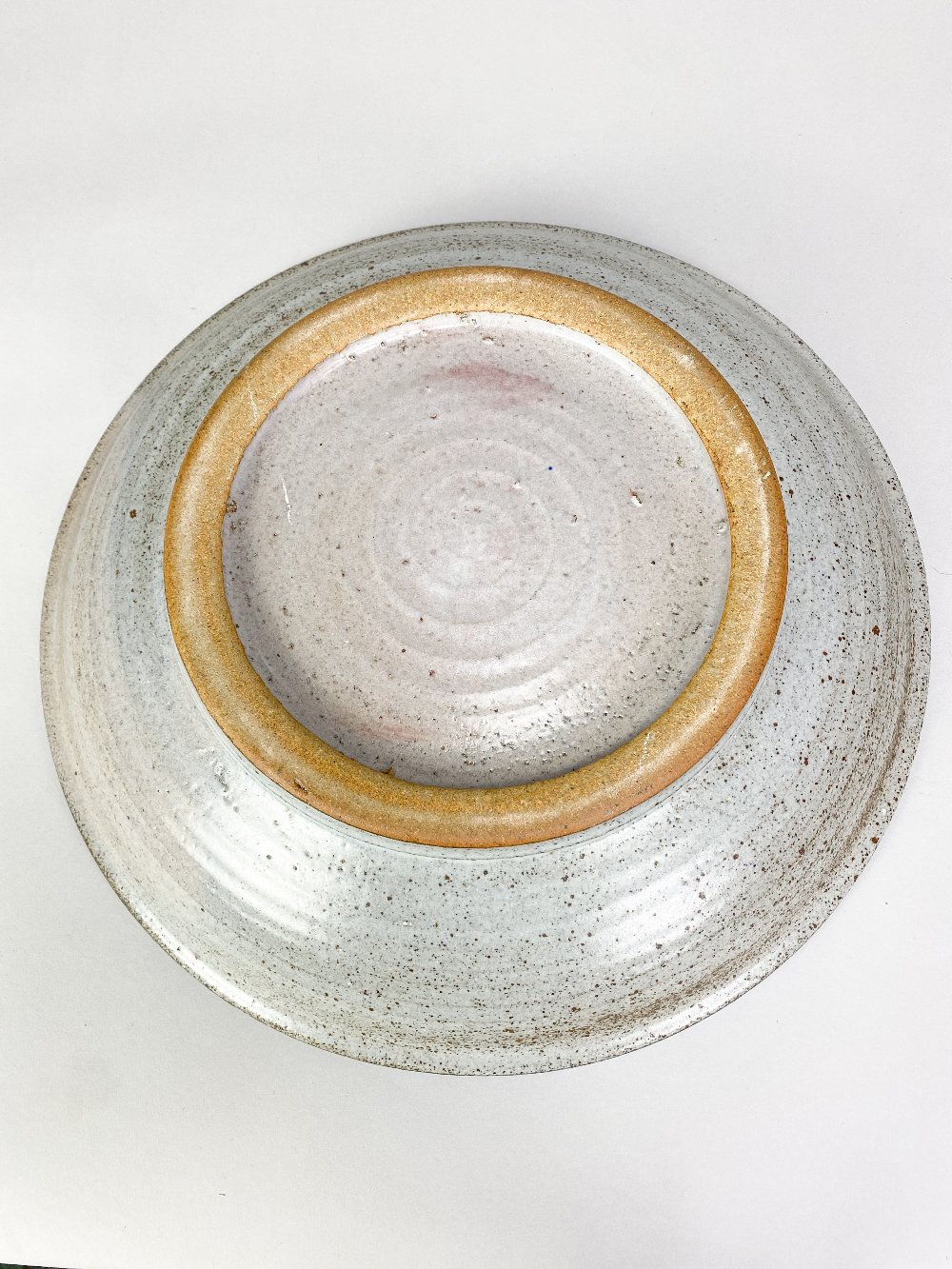 MALCOLM PEPPER (1937-1980); a stoneware charger covered in grey crackle glaze with cobalt - Image 4 of 5