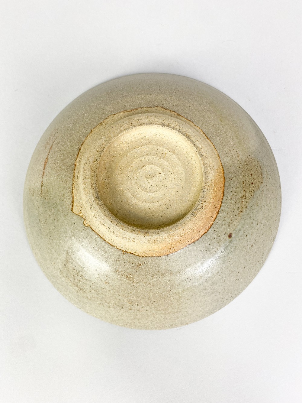 HELEN PINCOMBE (1908-2004); a shallow stoneware footed bowl with tenmoku breaking to kaki decoration - Image 4 of 4