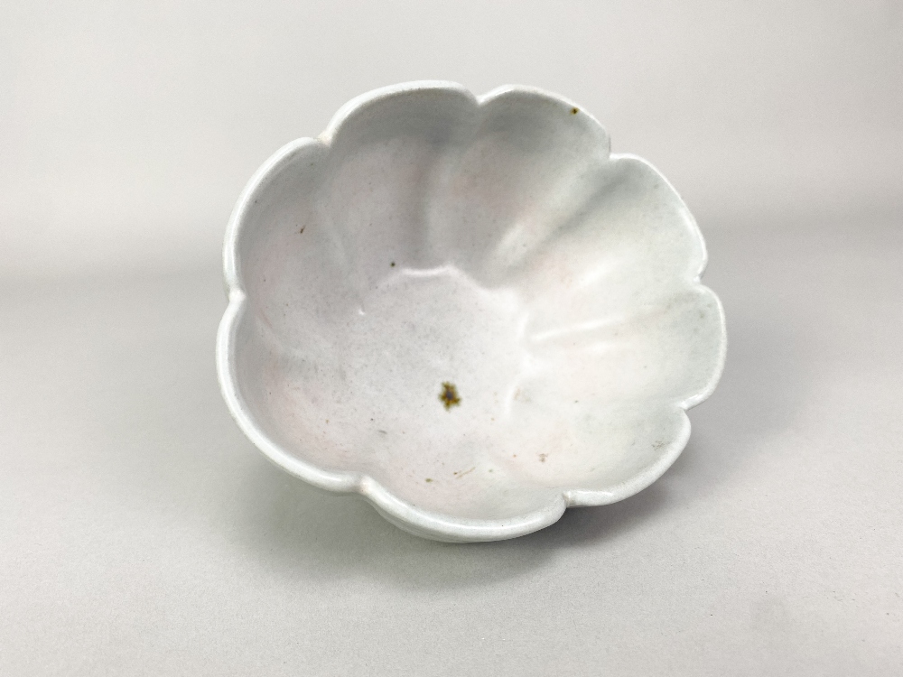 CHARLES VYSE (1882-1971); an oval stoneware footed bowl with scalloped rim covered in cigar ash - Image 3 of 5