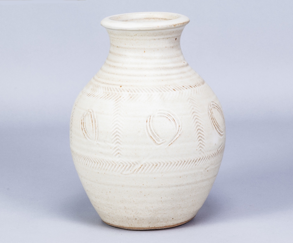 RAY FINCH (1914-2012) for Winchcombe Pottery; a stoneware vase covered in light oatmeal glaze with - Image 2 of 5