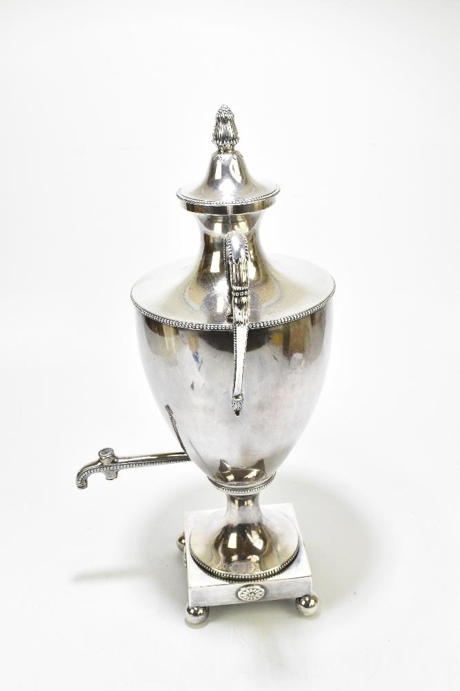 HENRY CHAWNER; a large George III hallmarked silver twin handled tea urn and cover, the detachable - Bild 7 aus 17