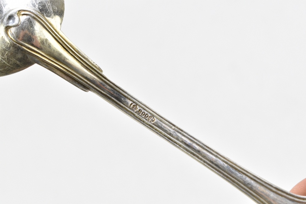 A German 800 grade silver sixty-five piece service, each with cast detail to the handles, comprising - Bild 8 aus 8