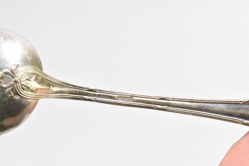 A German 800 grade silver sixty-five piece service, each with cast detail to the handles, comprising - Bild 5 aus 8