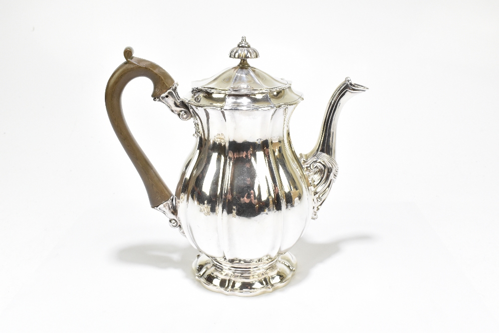 WILLIAM ELEY; a George IV hallmarked silver coffee pot of baluster form with cast finial and - Bild 4 aus 8
