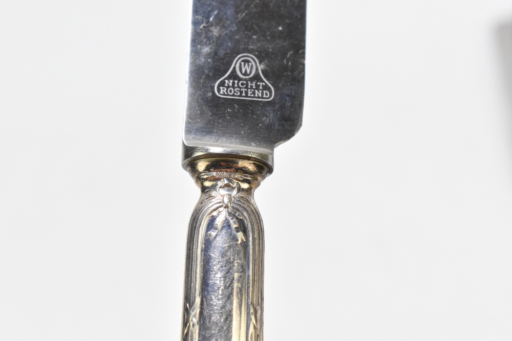 A German 800 grade silver sixty-five piece service, each with cast detail to the handles, comprising - Bild 6 aus 8