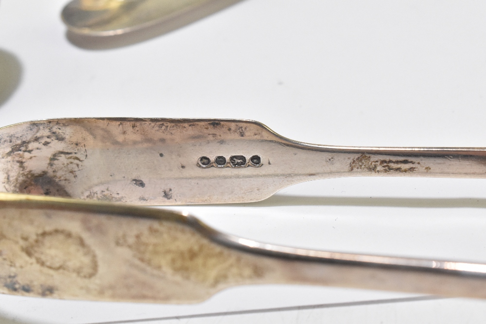 A group of variously hallmarked silver items comprising a cigarette box, two Christening mugs, a - Image 5 of 15