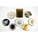 A group of vintage compacts, and a Europa travel clock. Additional InformationSome have been used,