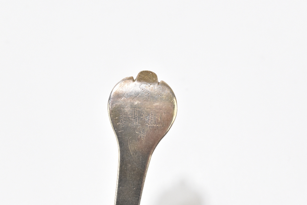 JOHN SMITH; a Charles II hallmarked silver trefid spoon, the oval bowl with a raised rat tail, the - Bild 5 aus 5