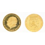 A commemorative Sir Winston Churchill 18ct yellow gold coin/medal, the obverse featuring bust, the