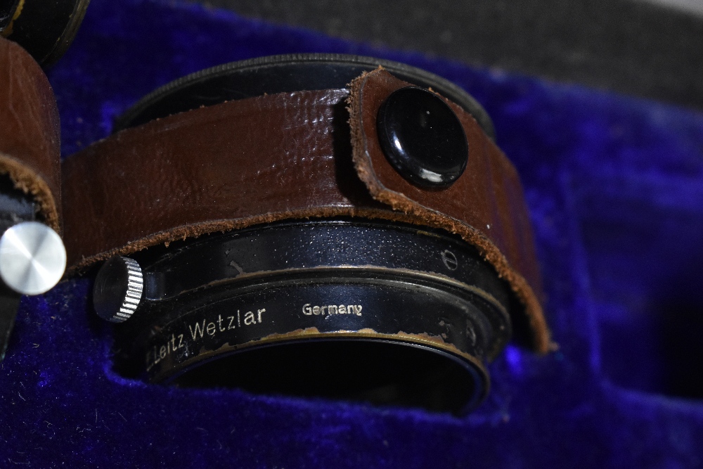 A cased set of camera lenses and equipment to include a Hektor F=13, 5cm lens, numbered 558913, - Image 7 of 8
