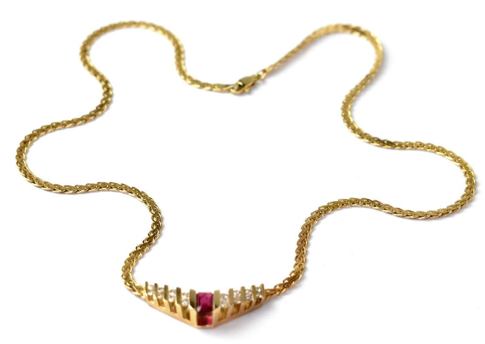 A modern 14ct gold necklace,