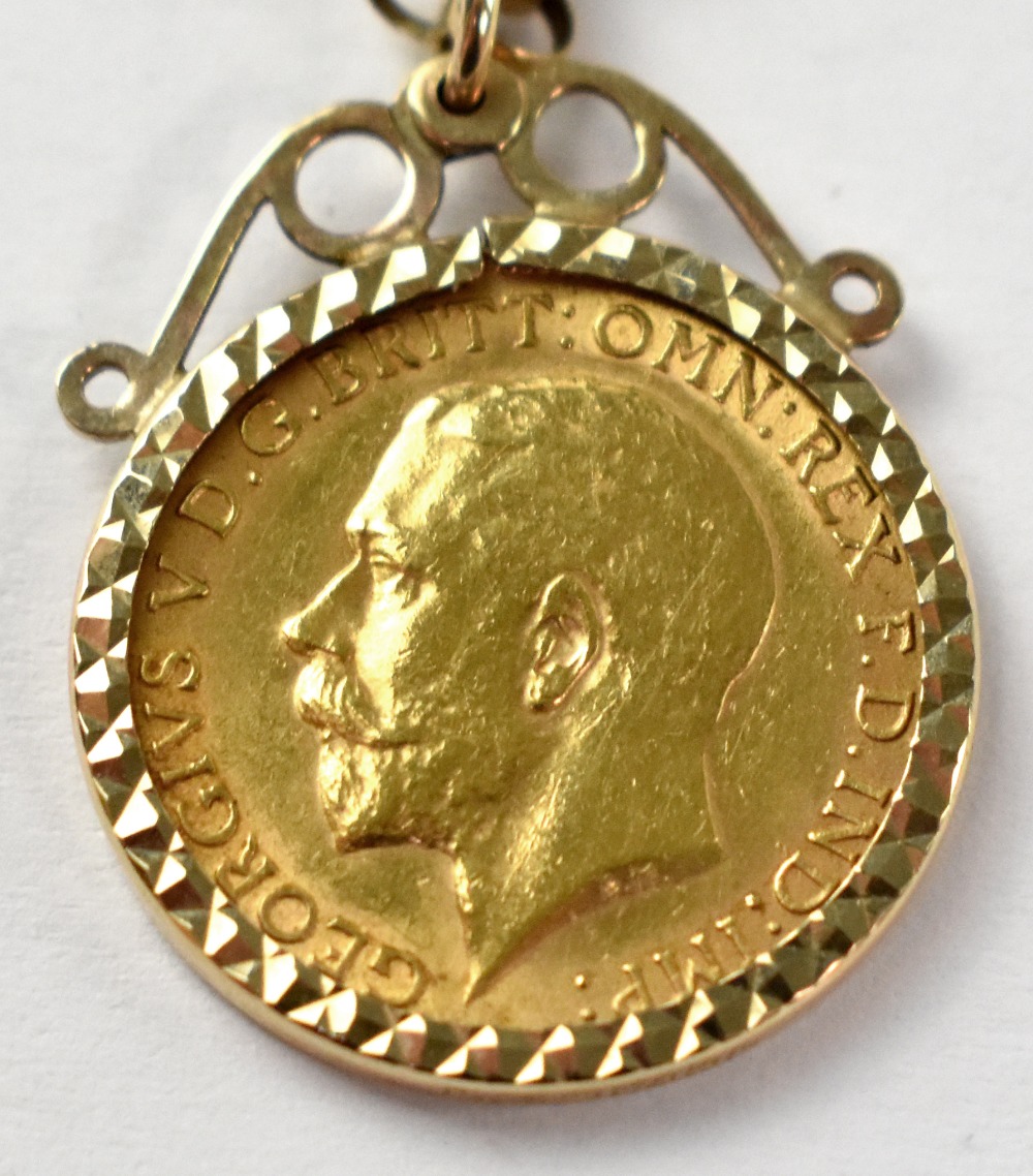 A George V 1913 half gold sovereign in necklace coin mount suspended on a 9ct gold rolo link - Image 3 of 3