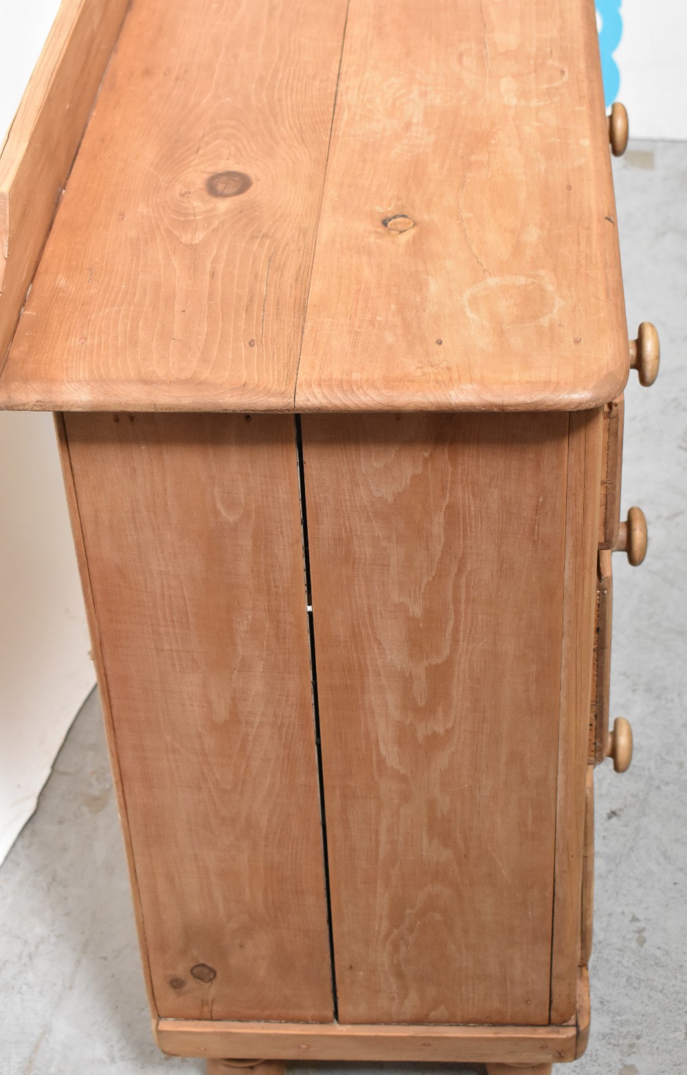 An Edwardian pine two-over-three chest of drawers to bun feet, 81 x 89cm, - Bild 4 aus 7