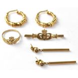 Various items of 9ct gold jewellery to include two pairs of earrings, a gold Claddagh ring, size L,