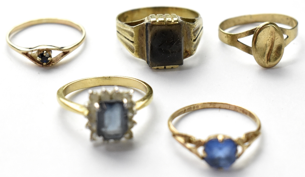Four gold fashion rings to include three 9ct gold examples, one with coffee bean head, - Image 3 of 5