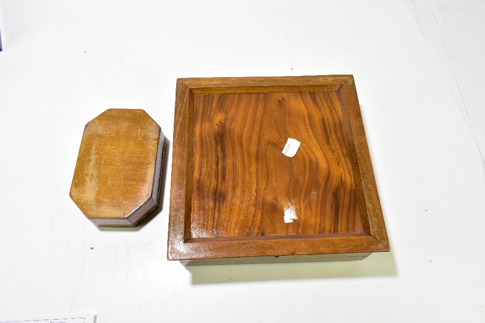 A 19th century rosewood workbox, 23cm, with two 20th century Damascus mother of pearl and wood - Bild 12 aus 15