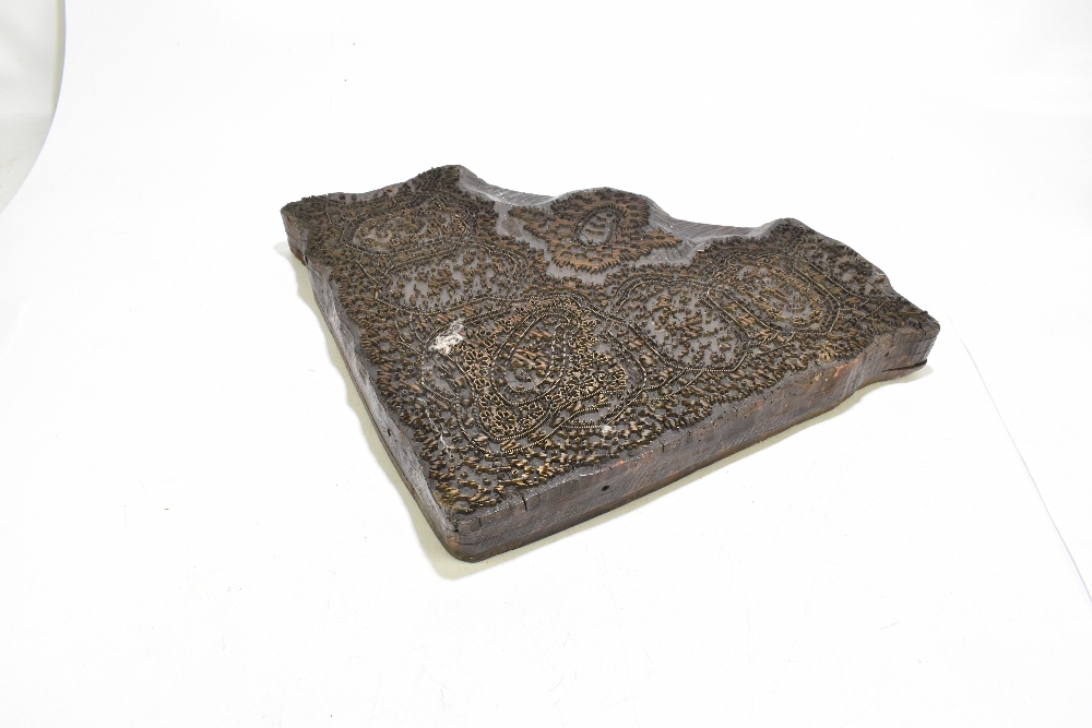 A vintage wood and brass printing block of a corner detail, width 43cm.Additional InformationSome - Bild 3 aus 4