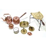 A small quantity of assorted metalware, to include a copper pan, a brass trivet, a copper kettle,