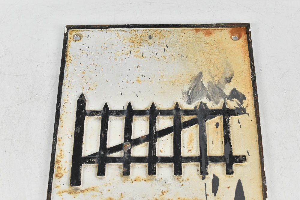 A cast metal advertising sign 'Level Crossing', 58 x 29cm.Additional InformationKnocks, scuffs, - Bild 2 aus 5