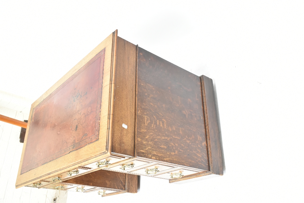 An oak twin pedestal writing desk with arrangement of two short and one long drawer above two - Image 4 of 4