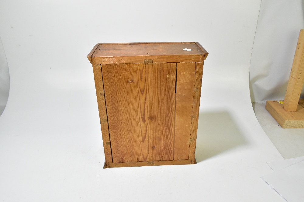 A pine miniature chest of eight drawers, raised on plinth base, width 33.5cm, height 40.5cm, depth - Bild 5 aus 6