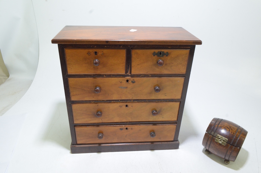 A tabletop apprentice-type chest of two short over three long drawers, height 37cm, width 36.5cm, - Bild 4 aus 7