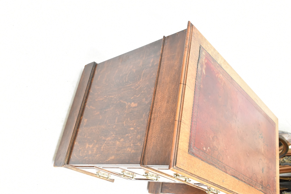 An oak twin pedestal writing desk with arrangement of two short and one long drawer above two - Image 3 of 4